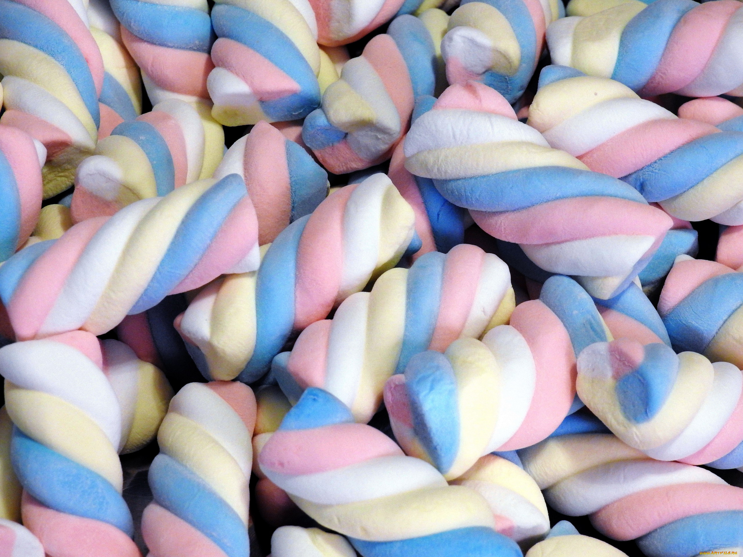Приснились сладости. Маршмеллоу. Маршмеллоу сладость. Маршмеллоу разноцветное. Разноцветные подушечки конфеты.